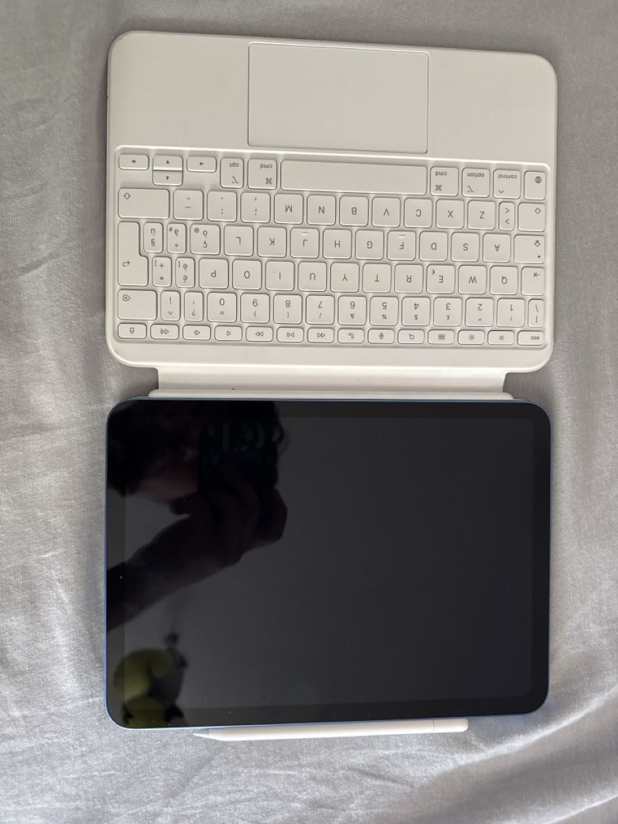 Apple Tablet PC: Ipad 2025 11a gen – Nuovo (secondo la descrizione) da Maroggia venduto da RikoZenin