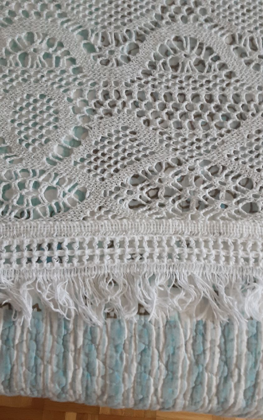 Linge de lit: gehäckelte bettüberwurf  – D'occasion à Ambrì par Maerz87 3