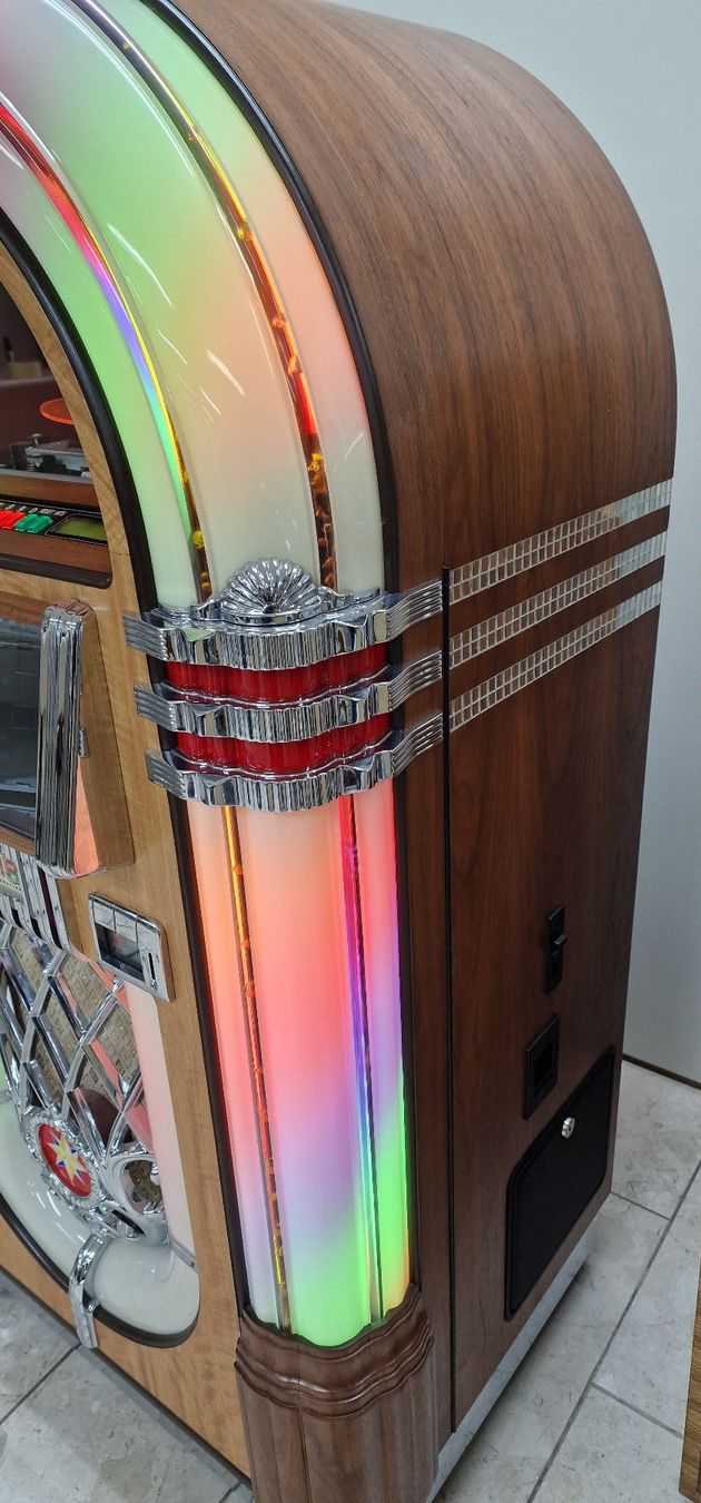 Rock-Ola Jukebox: Musikbox Jukebox Rock-Ola CD Bubbler – Usato da Geroldswil venduto da jukeman 2