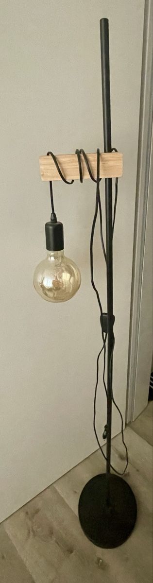 Lampes: Stehlampe schwarz Holz Metall Lampe – D'occasion à Gelterkinden par QuackMa