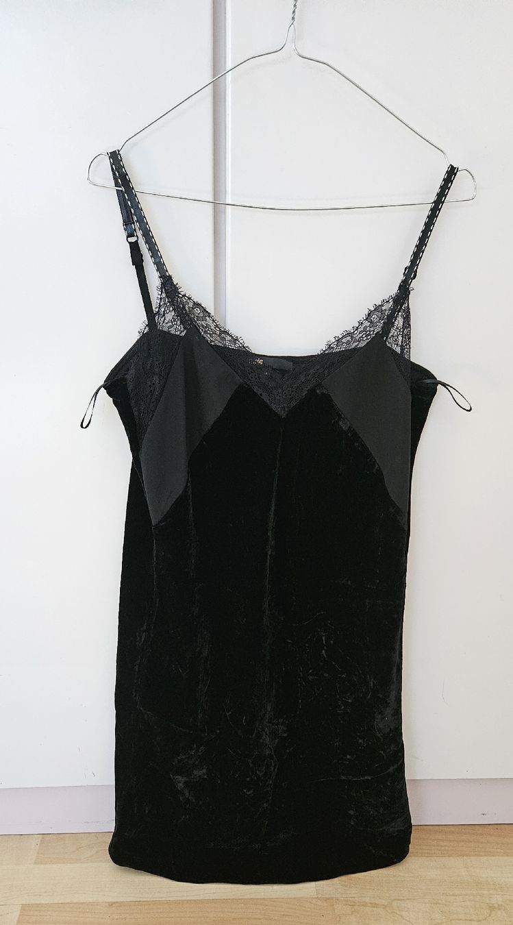 Maje Vestiti: Maje Samtkleid mit Spitze Gr. 3/38 schwarz – Usato da Hellbühl venduto da Oki_doki