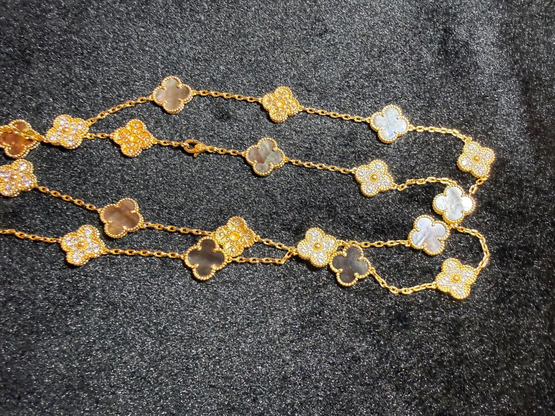 Catenine: Collier trèfle nacré – Nuovo e nell'imballaggio originale da St-Maurice venduto da Sandrinette123 4