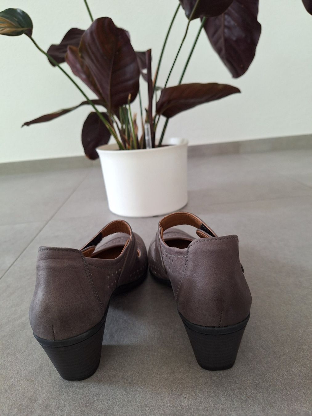 Scarpe da donna: Pumps mit Riemen – Nuovo (secondo la descrizione) da Mühlethal venduto da prackendorf 7