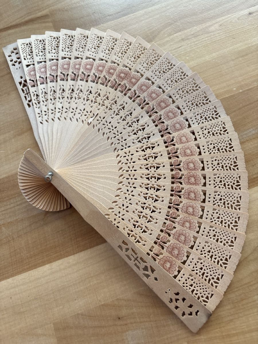Tutte le decorazioni: Fecher aus Holz mit Blumen Motiv – Usato da Rümlang venduto da baselsale1