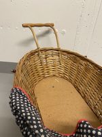 Puppenkinderwagen aus Bast