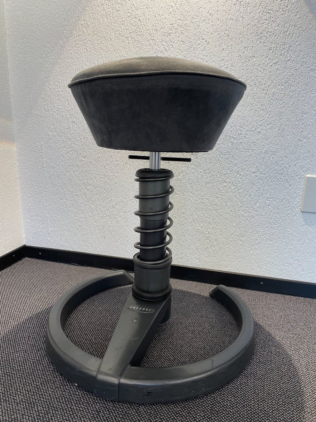 Stühle: Original SWOPPER ergonomischer Stuhl /Hocker – Gebraucht aus Neunkirch von  1