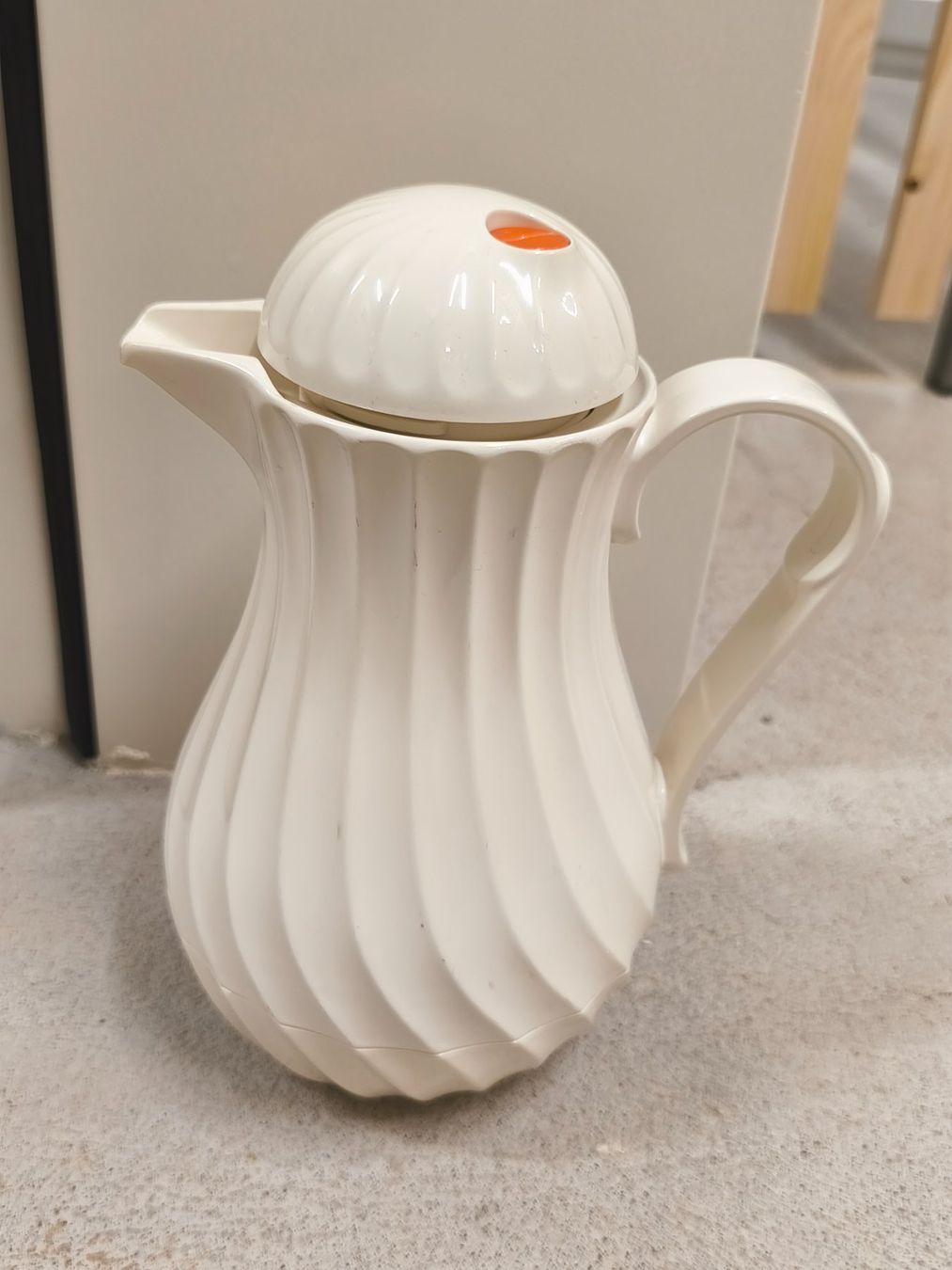 Caraffe: Vintage Thermoskanne weiss Germany – Usato da Zürich venduto da Jul69