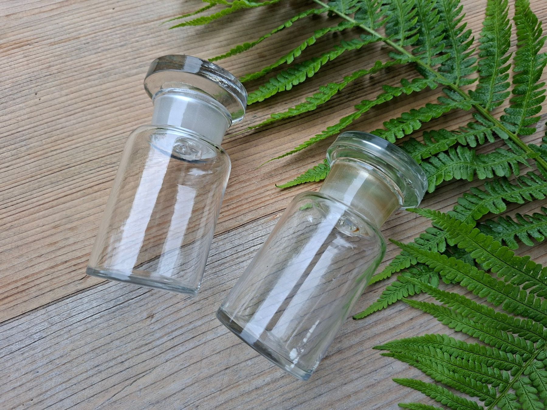 Accessori da laboratorio: 2 antike Apothekerflaschen mit eingeschliffenen Glasstopfen – Usato da Brunnenthal venduto da Strahler67 5