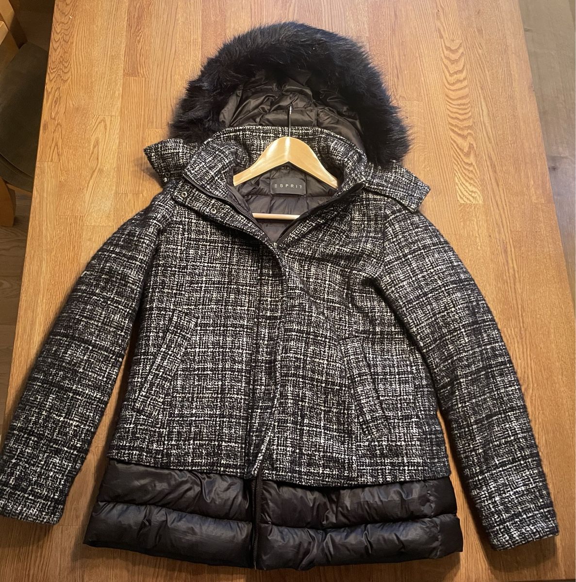 Esprit Giacche: Winterjacke von Esprit M/L – Usato da Bäretswil venduto da Vanessia