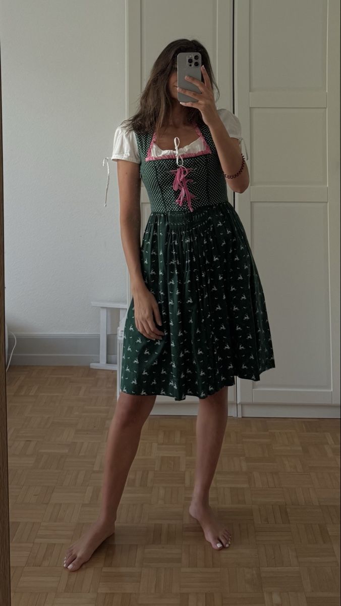 Vestiti: Dirndl, massgeschneidert, ca. Gr. 36 - neuwertig – Nuovo (secondo la descrizione) da Zürich venduto da Aya03