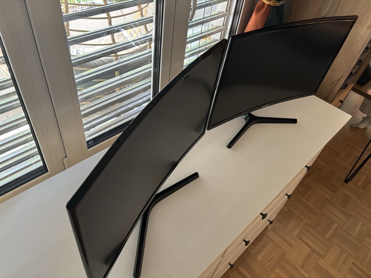 Monitor: Full HD Double screen in very good condition  – Usato da Geneve venduto da ber_h5jc 1