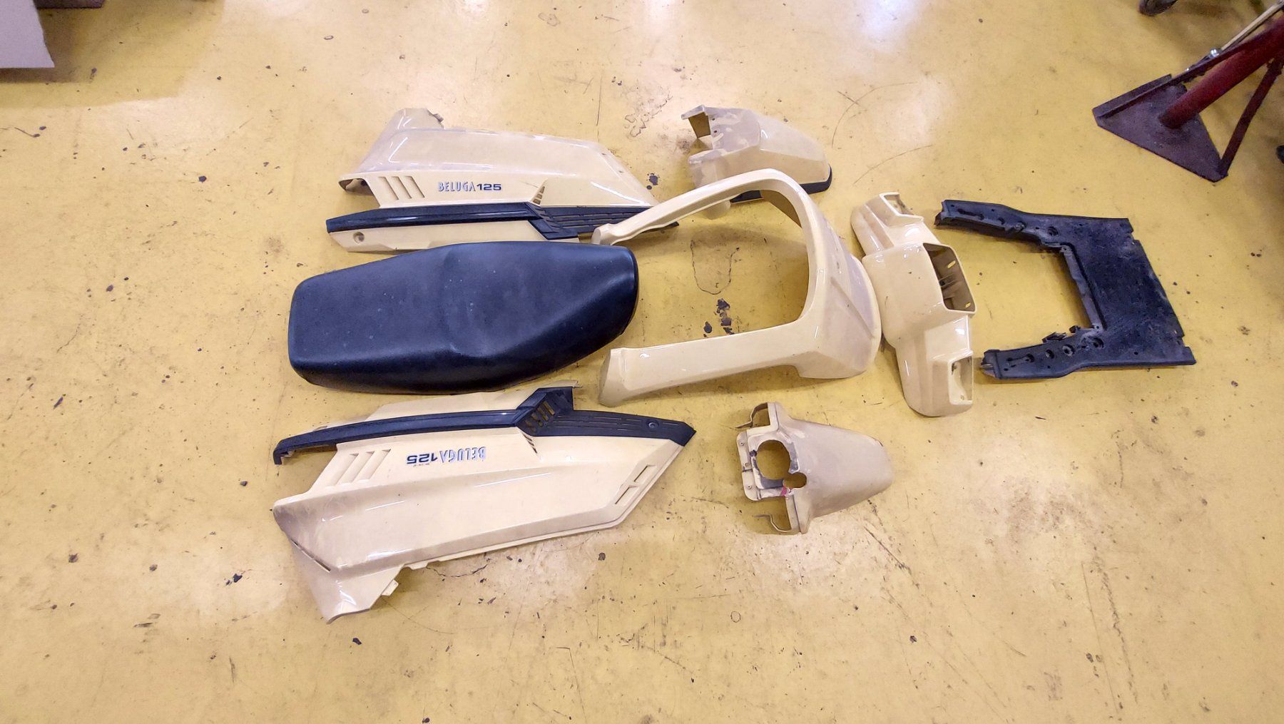 Alle Rollerersatzteile: Carénage Yamaha Beluga complet – Gebraucht aus Satigny von massimo-95 2