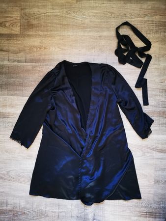 Kleid schwarz Grösse M neu mit Etikett
