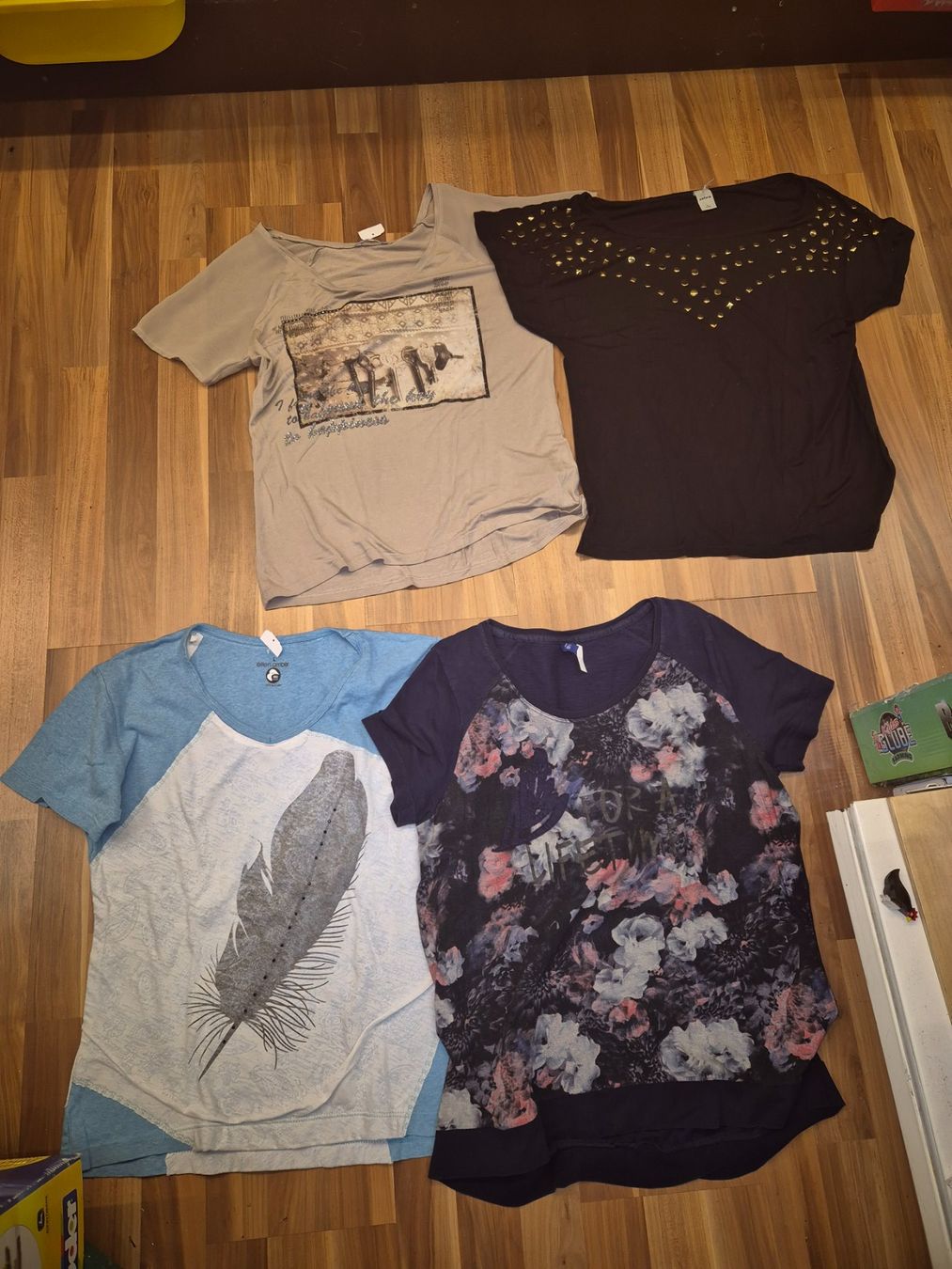 T-shirts: 4 T-shirt gr L K5 – D'occasion à Schwarzenburg par Flamingo07