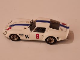 Ferrari GTO Modellauto weiss handgemacht