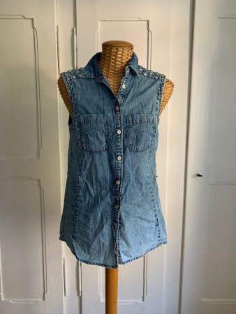 Jeansbluse blau mit Nieten - S