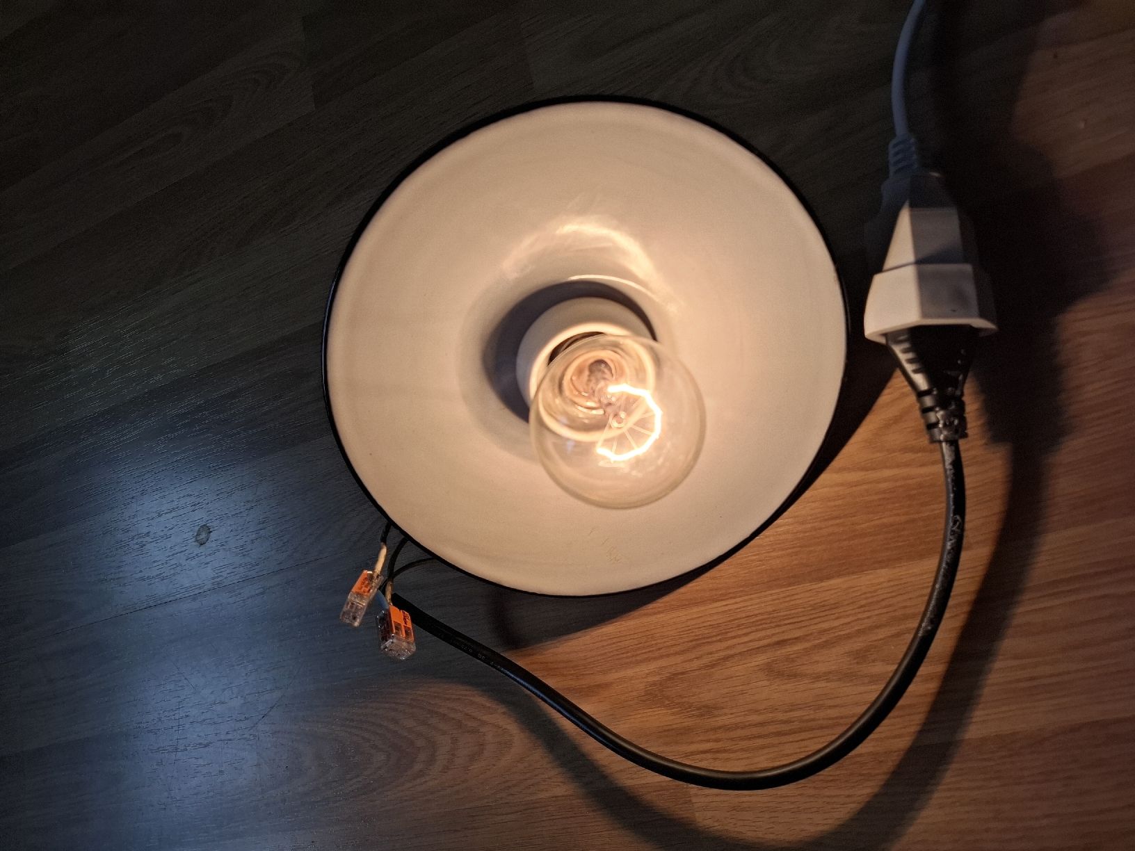 Colori: Vintage Deckenlampe weiss, Emaille Plafonnier – Usato da Aarburg venduto da Rosen_Rot_2