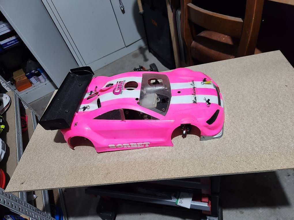 Modellismo RC: Kyosho 1/8 piste Fantom – Usato da Renens VD venduto da aligrapefruit