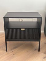 (2x) Schwarzer Nachttisch mit Rillenfront und Goldgriff