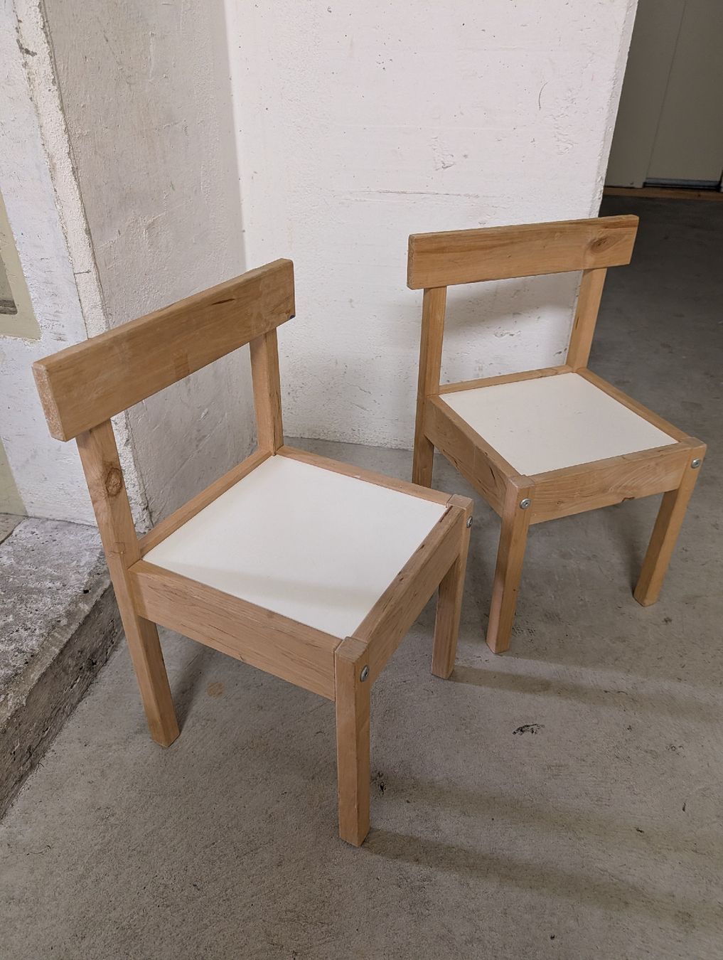 Chaises: 2 Kinderstühle – D'occasion à Affoltern am Albis par Pellegrino70