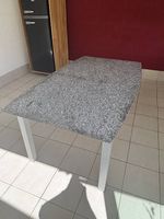 Granit-Esstisch