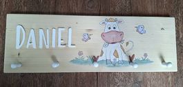 Handbemalte Kindergarderobe aus Holz - Kuhmotiv