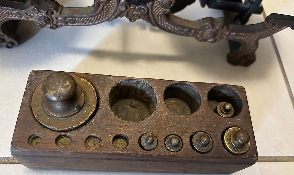 Waagen und Gewichte: Balance à contrepoids ancienne  – Gebraucht aus Vevey von cat_tw2s 2