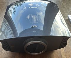 Sony Bravia VPLVW60 1080p HeimkinoBeamer