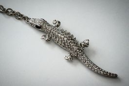 Neu! Schlüsselanhänger, Krokodil mit Strass, Silberfarben
