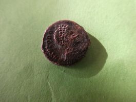 uralte Bronzemünze 13 mm     1.65 g