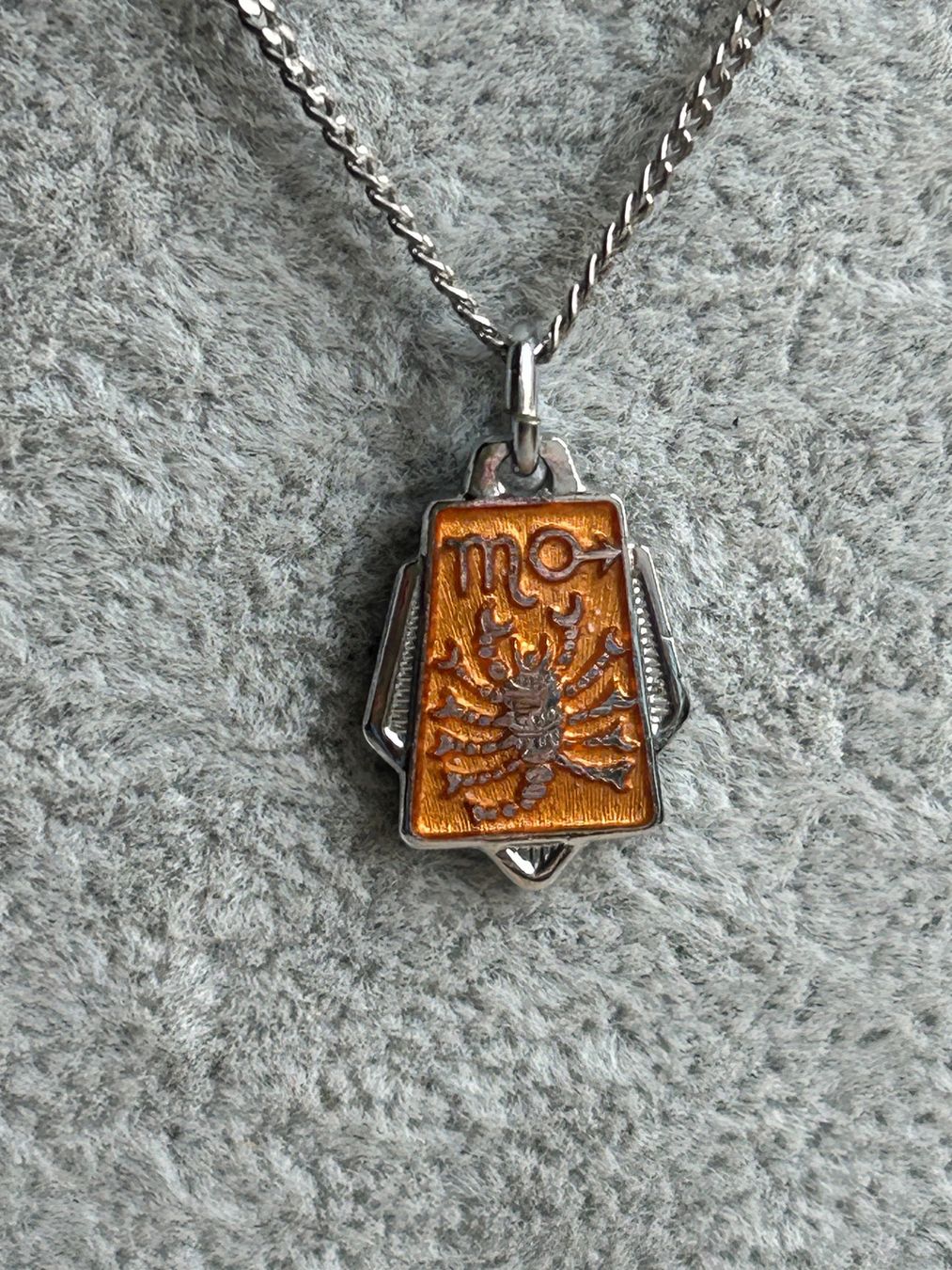 Colliers: Silberkette mit Skorpion Anhänger orange – D'occasion à Laufen par belleskulptur 1