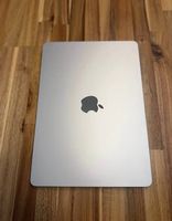 Macbook
M
16gb de Ram
256gb SSD

Couleur : Lumière stellaire