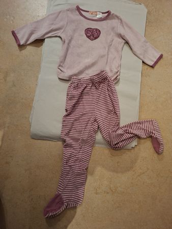 Schlafanzug mit Füsschen, Grösse 110, Rosa!