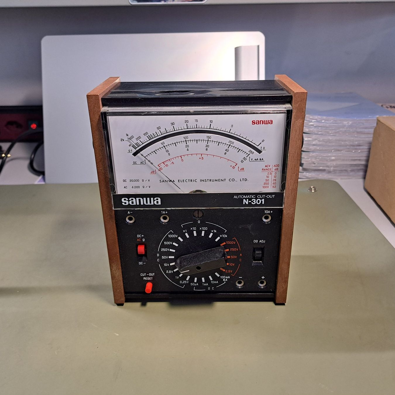 Misurare: Sanwa N-301 Analog Multimeter – Usato da Gümmenen venduto da S.Jaberg
