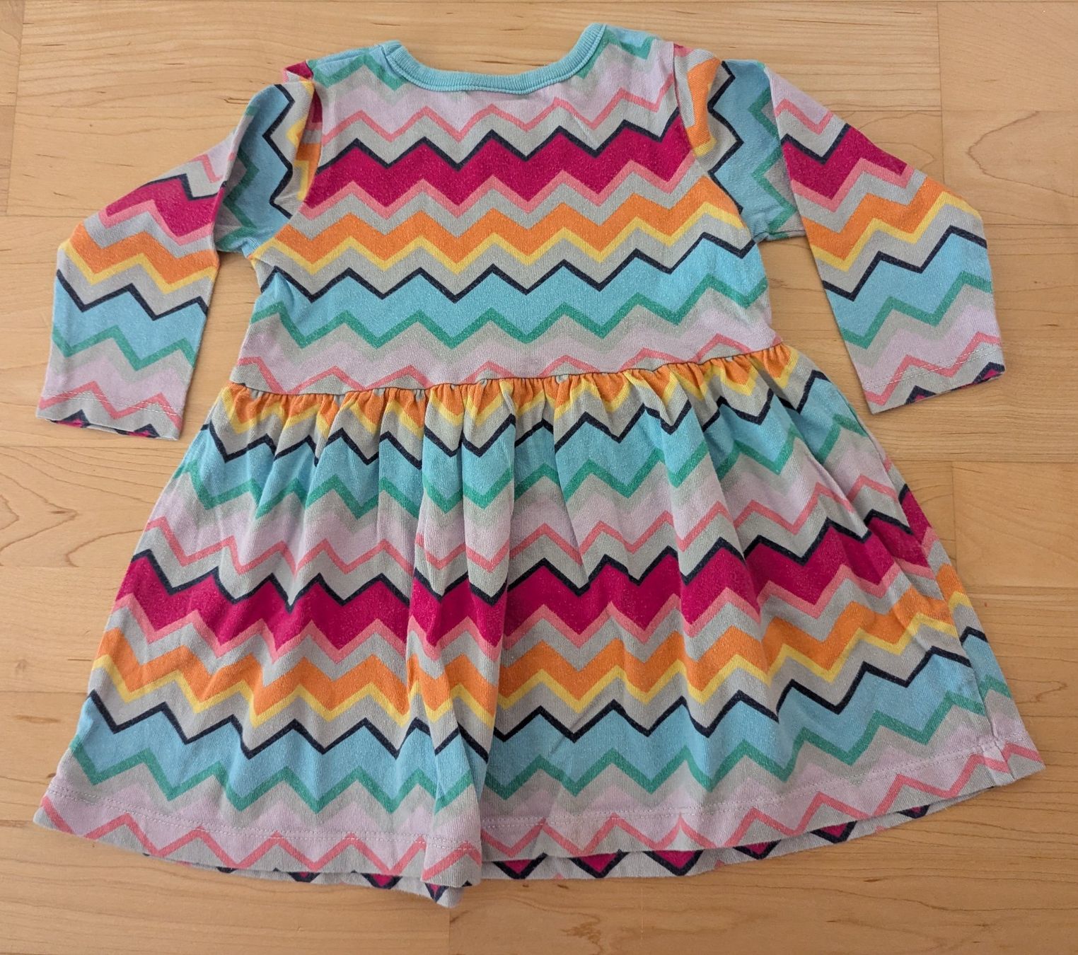 Vestiti & Gonne: Zuckersüsses Zickzack-Kleid, Gr. 80 – Usato da Uster venduto da petches 1
