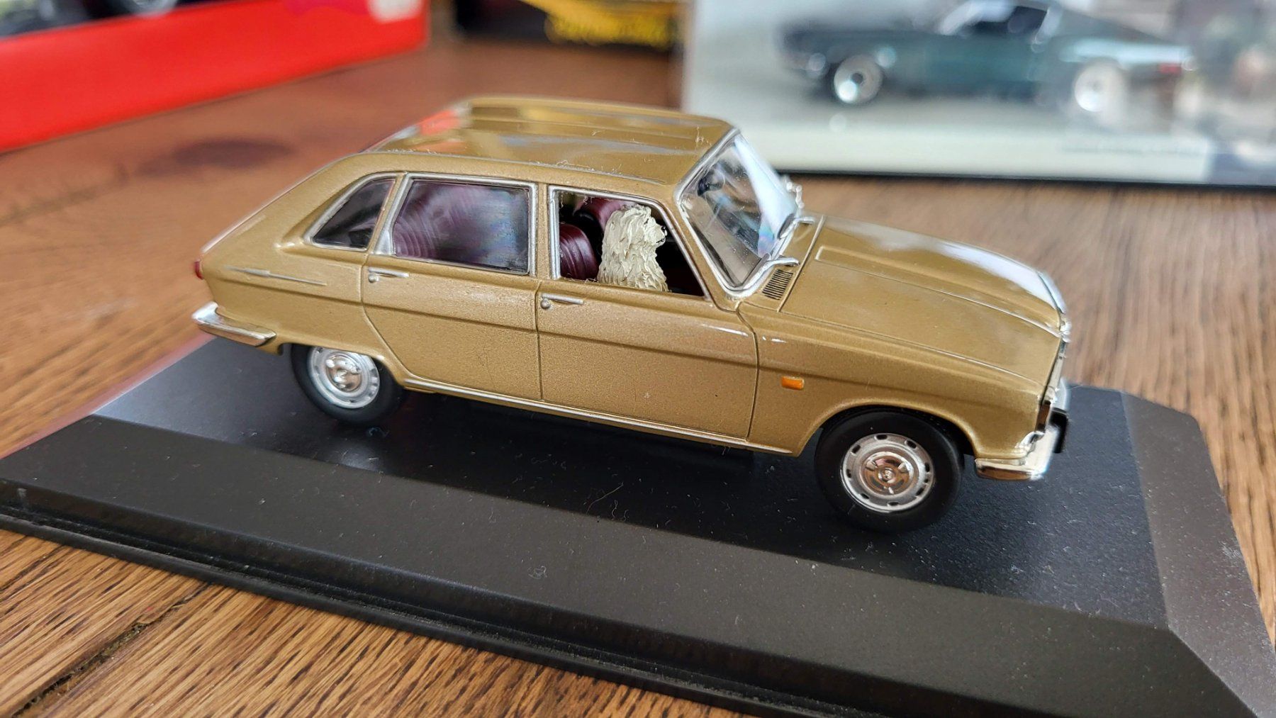Minichamps Modellini d'auto: Renault 16 mit Hund 1:43 Minichamps – Usato da Rothrist venduto da Juana5 2