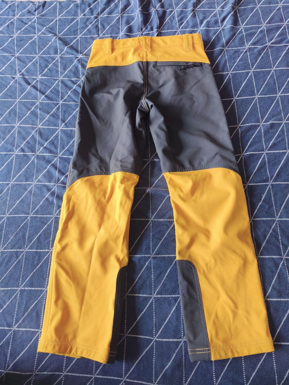 Jako-O Pantaloni: Jakoo Softshellhose gelb 140 – Usato da MUEHLAU venduto da ibo_5c7d 1