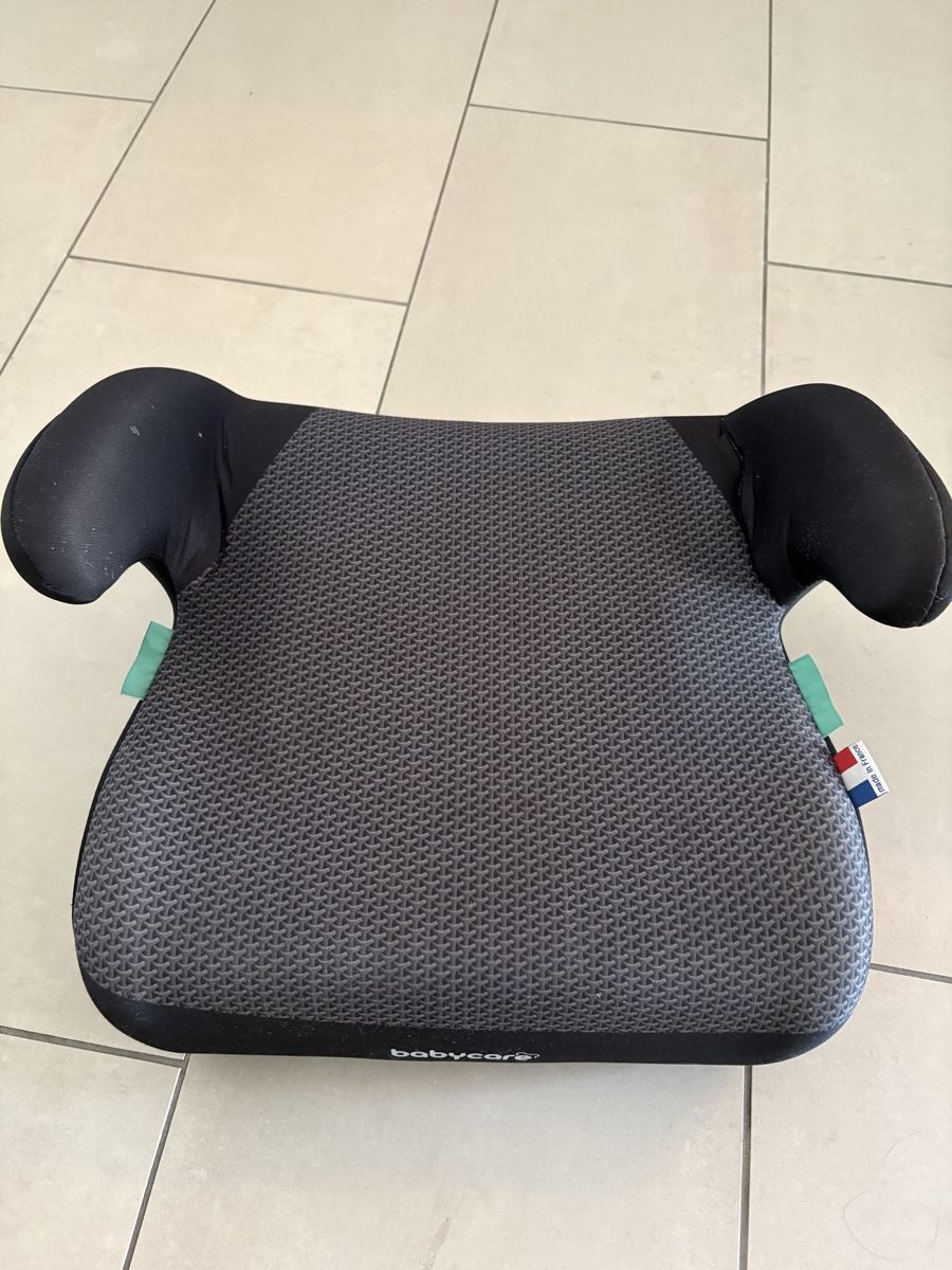 Seggiolini per auto: Booster réhausseur 126-150cm babycare – Usato da St-Livres venduto da rap_9hr7