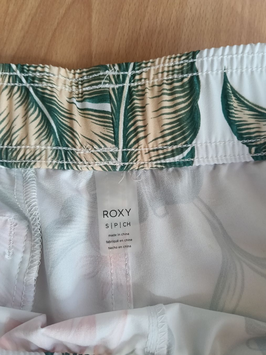 Roxy Pantaloni: Roxy Board Shorts s – Usato da Boniswil venduto da kat_tak 1