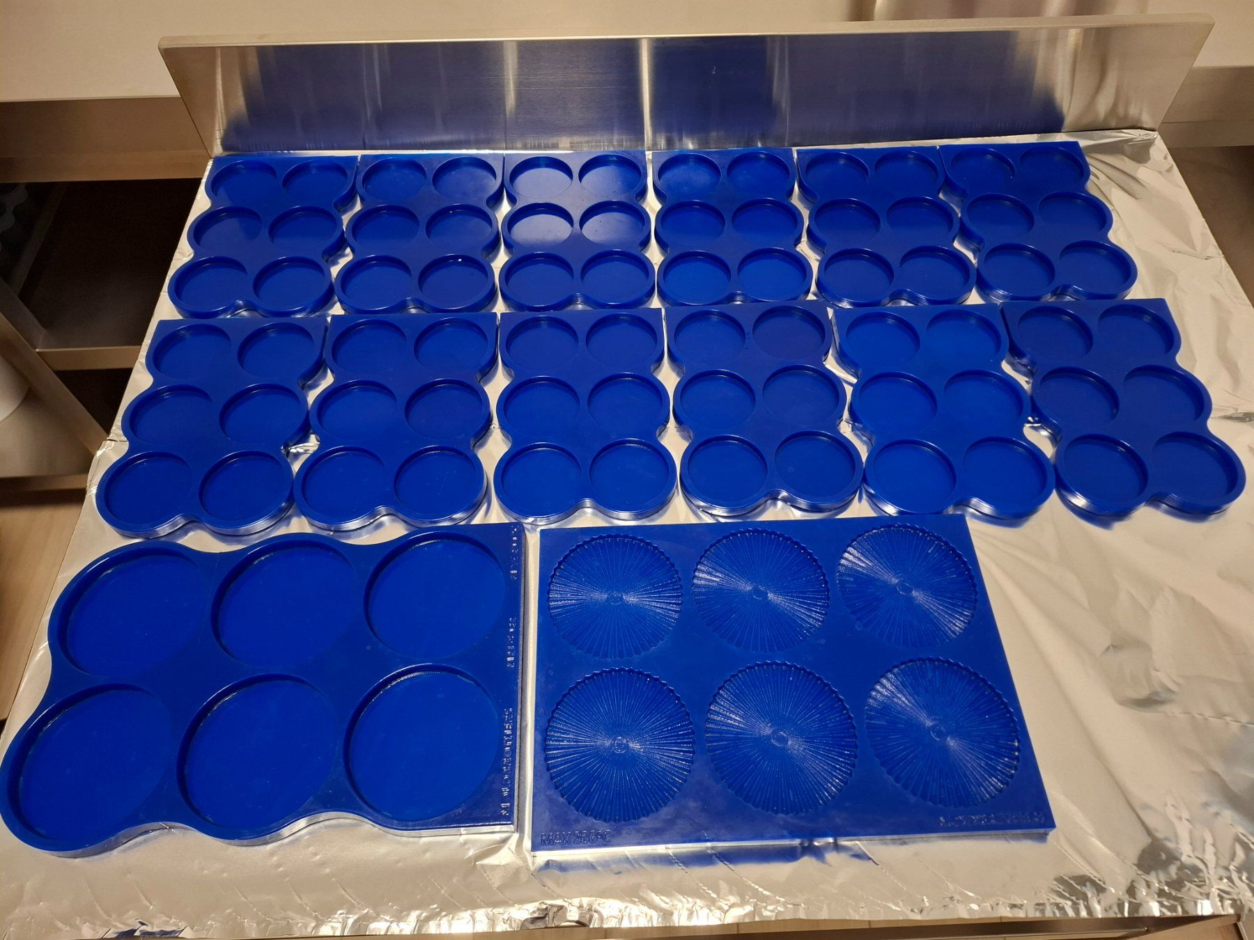 Teglie da forno: Silikonformen  / Moules en silicone – Usato da Veytaux venduto da jle_mpl2
