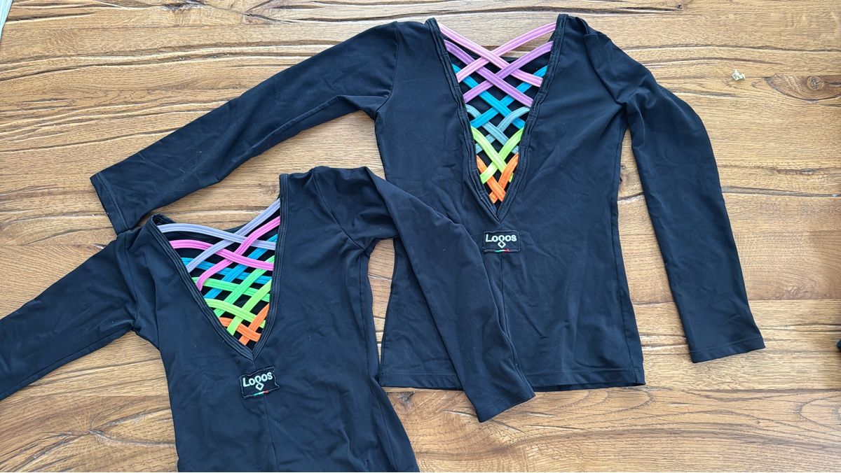 Camicette, T-shirt & Top: 2 Langarmshirts Logos Milano Eislunstlauf – Usato da Zürich venduto da lianpascal