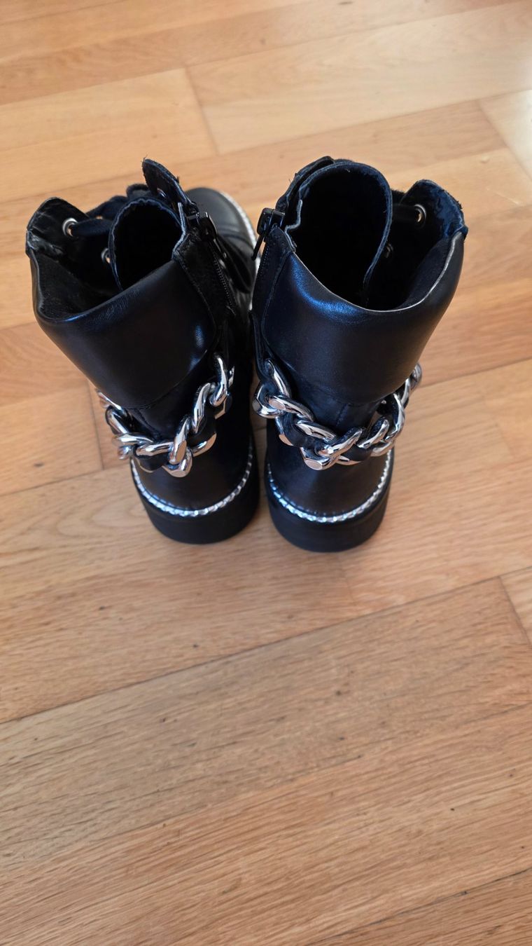 Guess Damenschuhe: stylische Boots von Guess – Gebraucht aus Dübendorf von Jolenia 2
