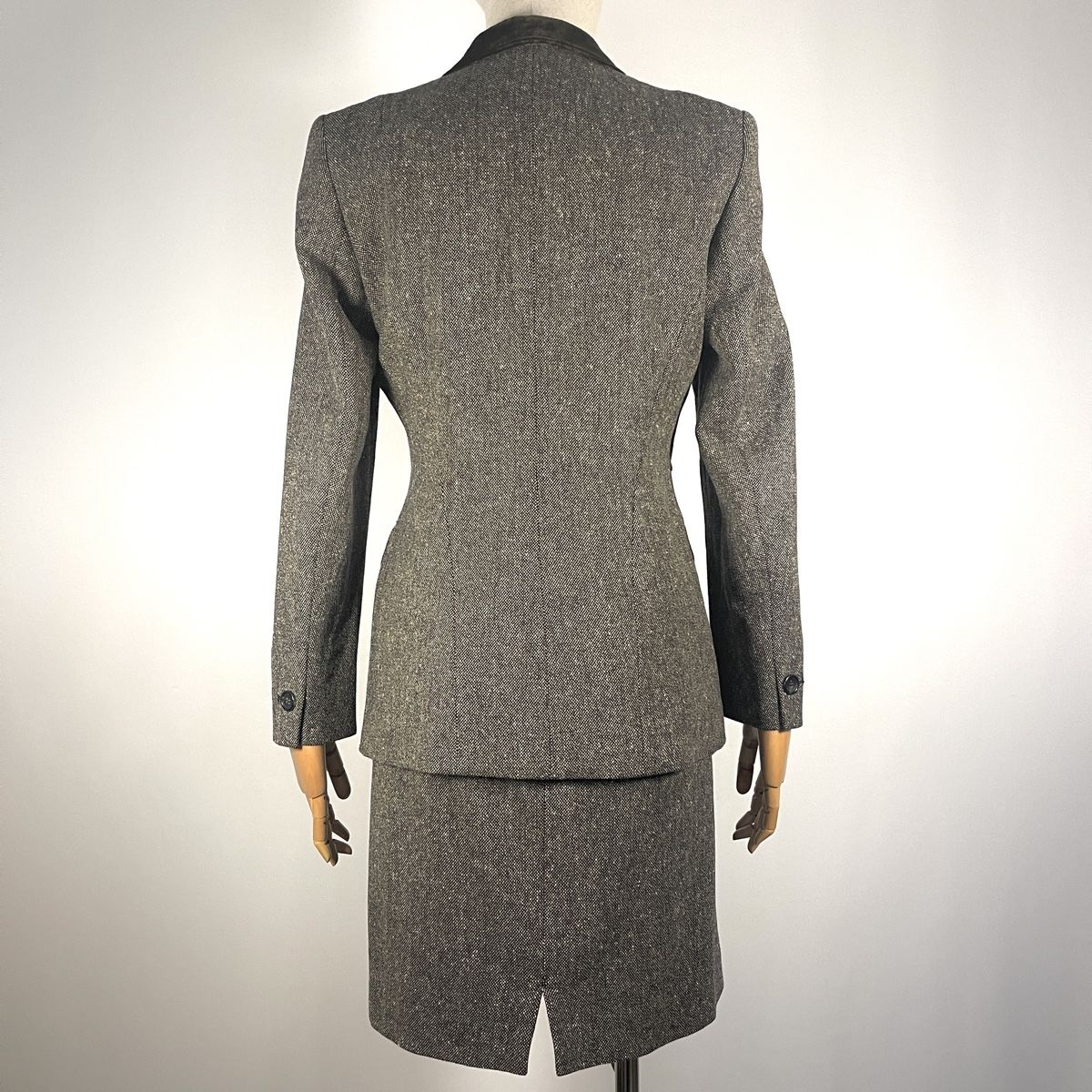 Windsor Completi & Tailleur: WINDSOR Blazer and Skirt Set – Nuovo (secondo la descrizione) da Freienbach venduto da Avviivva_Shop 4