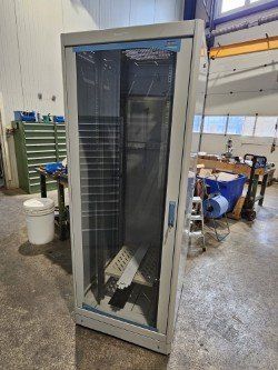 Racks & Cavalletti: Steuerschrank, Serverschrank – Usato da Neuendorf venduto da Almini