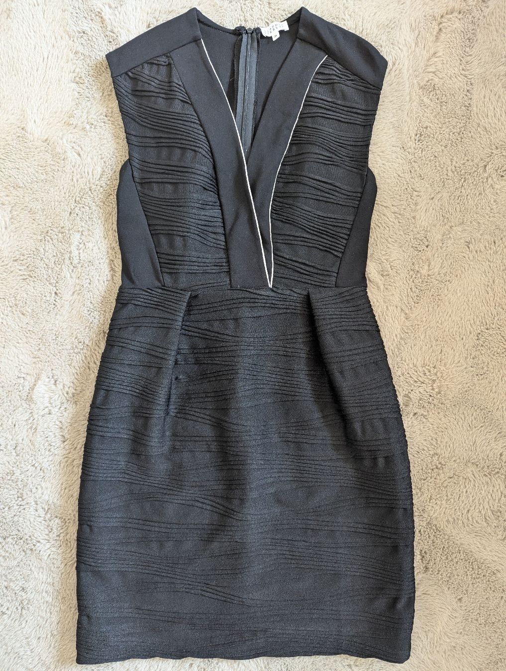 Claudie Pierlot Vestiti: sublime robe Claudie Pierlot 36 – Nuovo (secondo la descrizione) da Montreux venduto da dem_gyt9