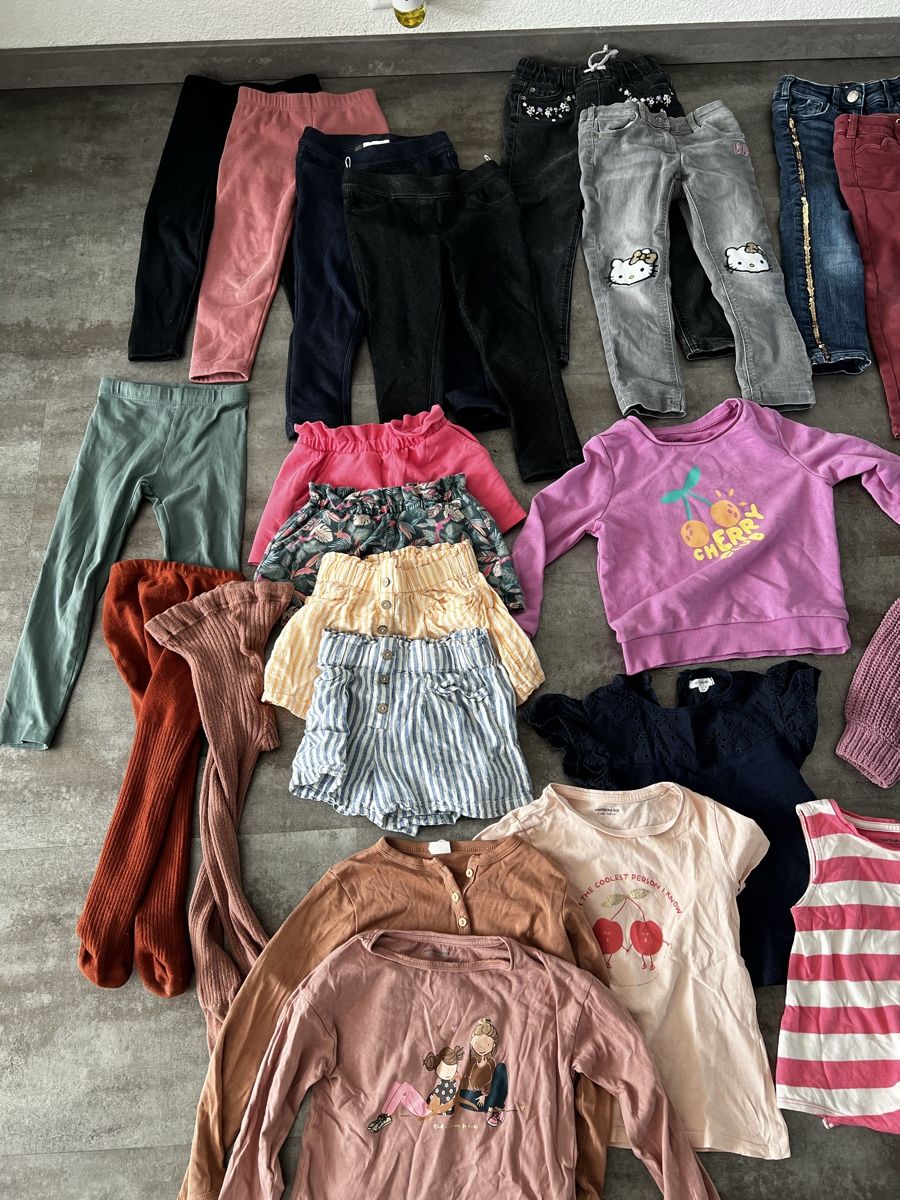 Lotti & Set di vestiti: 24-teiliges Packet in 104 – Usato da Witterswil venduto da pinkomania 1