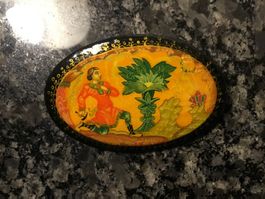 Brosche mit Motiv der Wunderblume, Russische Kunst
