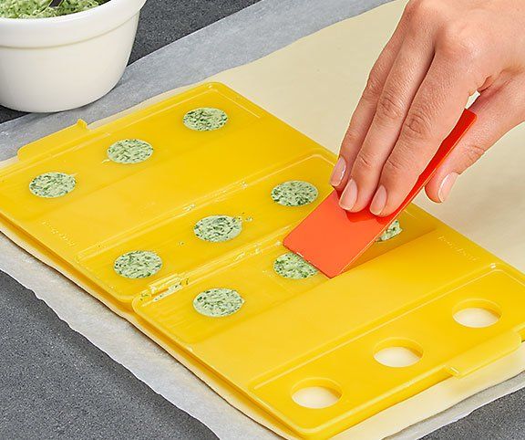 Betty Bossi Backformen: Betty Bossi MINI Gipfeler- gluschtige Gipfeli im Mini-Format – Gebraucht aus Regensdorf von anna059 3