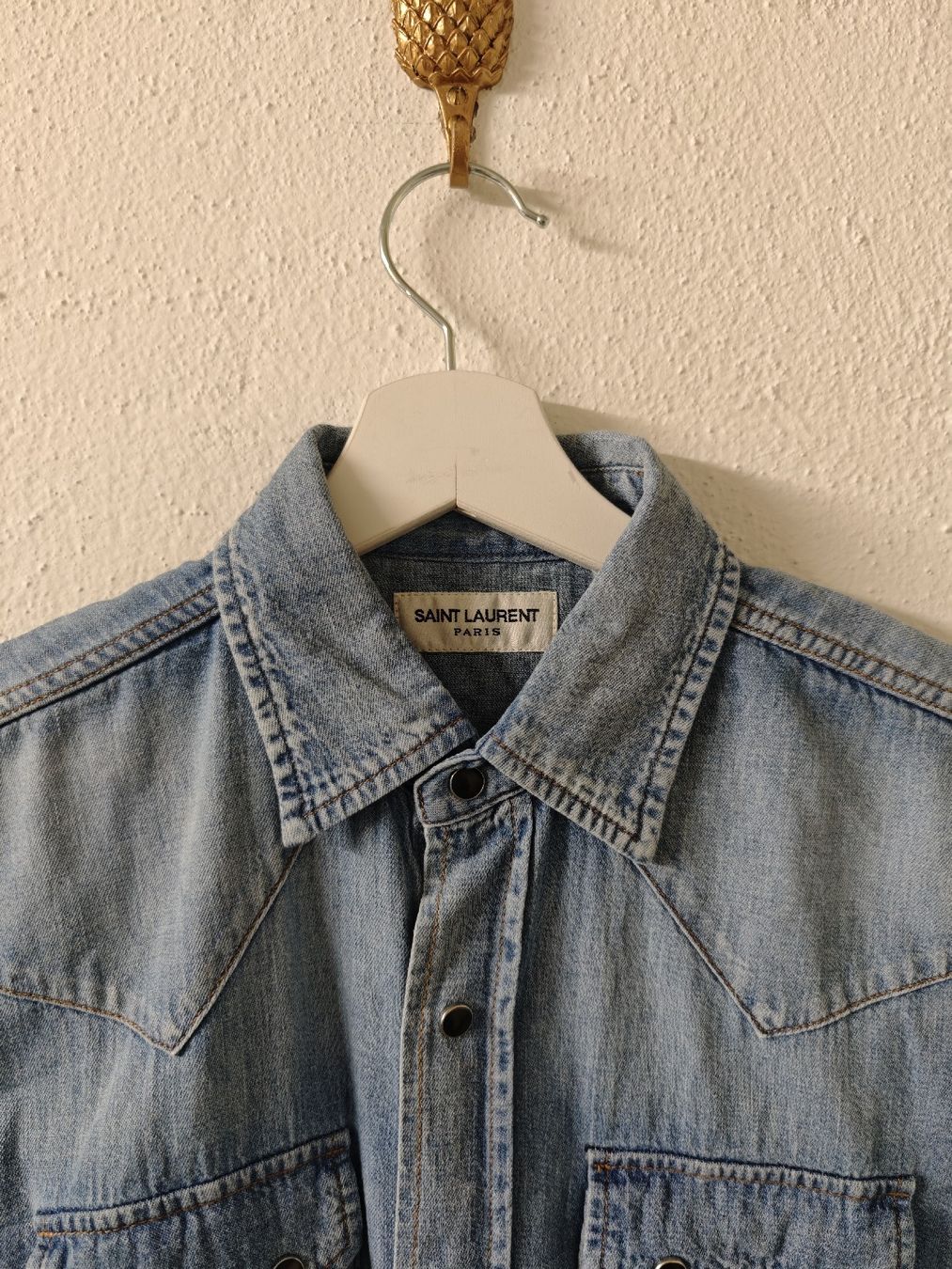 Saint Laurent Camicette: SAINT LAURENT Denim Bluse Jeanshemd Kurzarm – Usato da Erlenbach ZH venduto da nlh