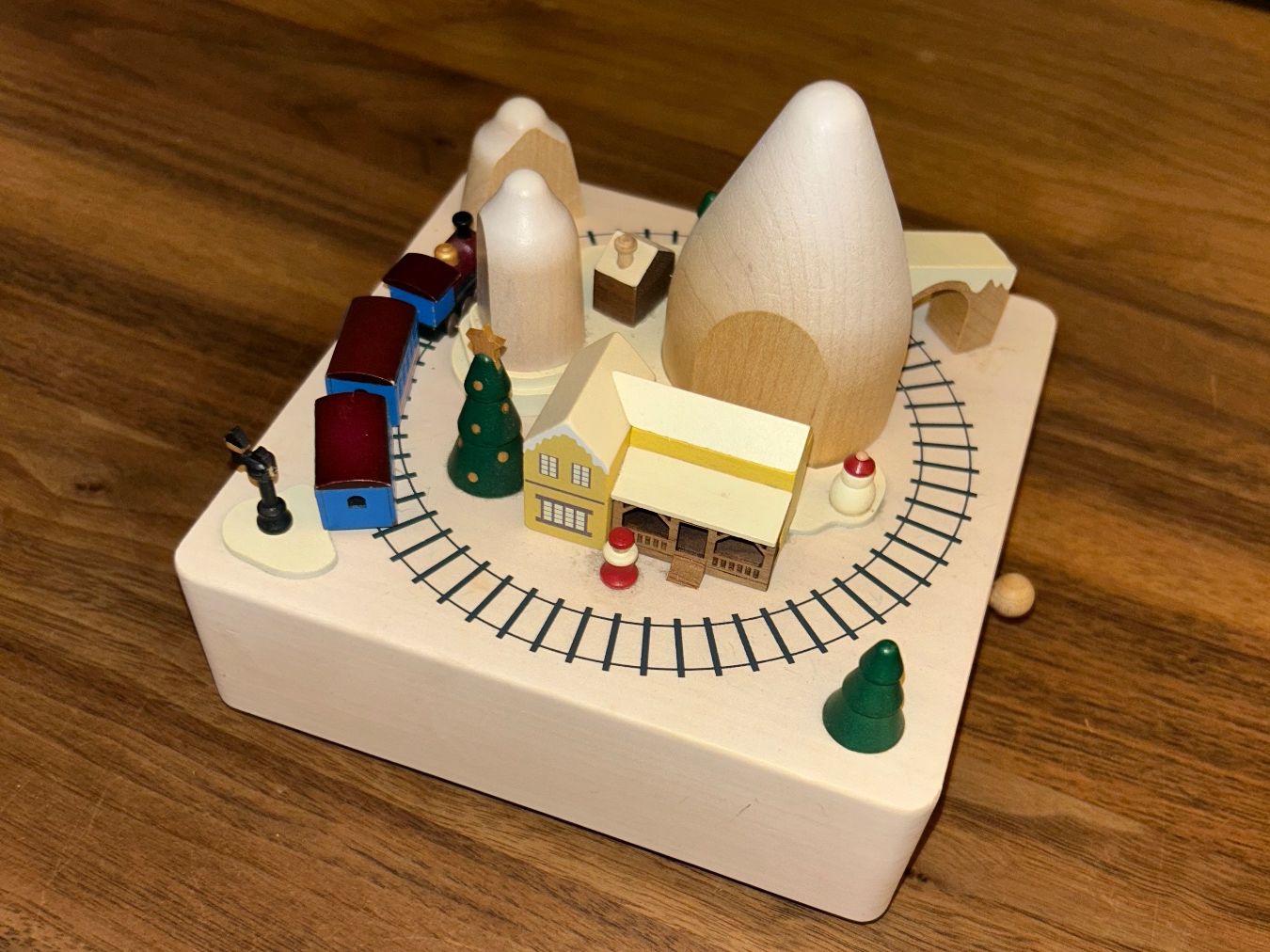 Spieldosen: Spieluhr Winterzug aus Holz – Gebraucht aus Safenwil von 2hand_aber_wertvoll 2